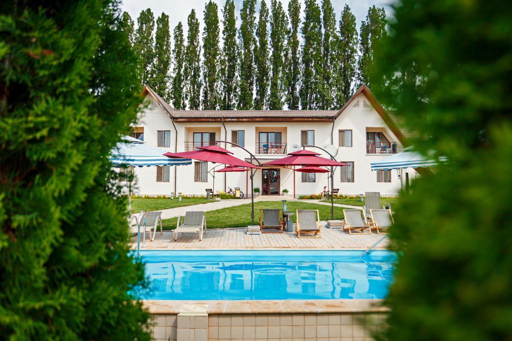 Dolinnka Hotel Tscholponata Exterior foto