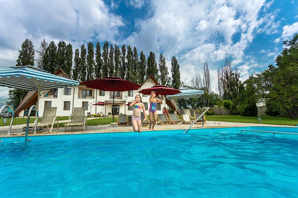 Dolinnka Hotel Tscholponata Exterior foto